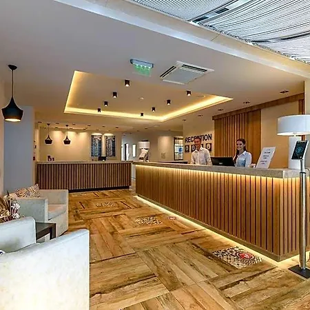 ライオン サニー ビーチ 4*